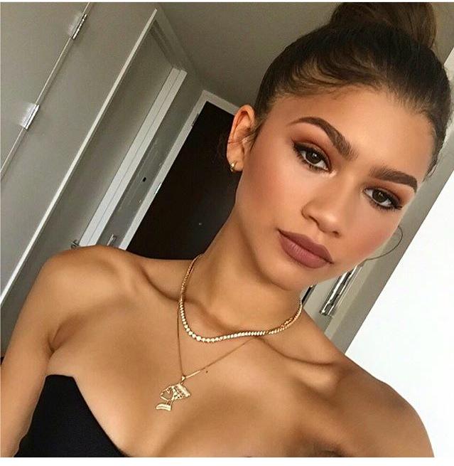 Happy birthday to my the amazing and beautiful Zendaya          Love u       