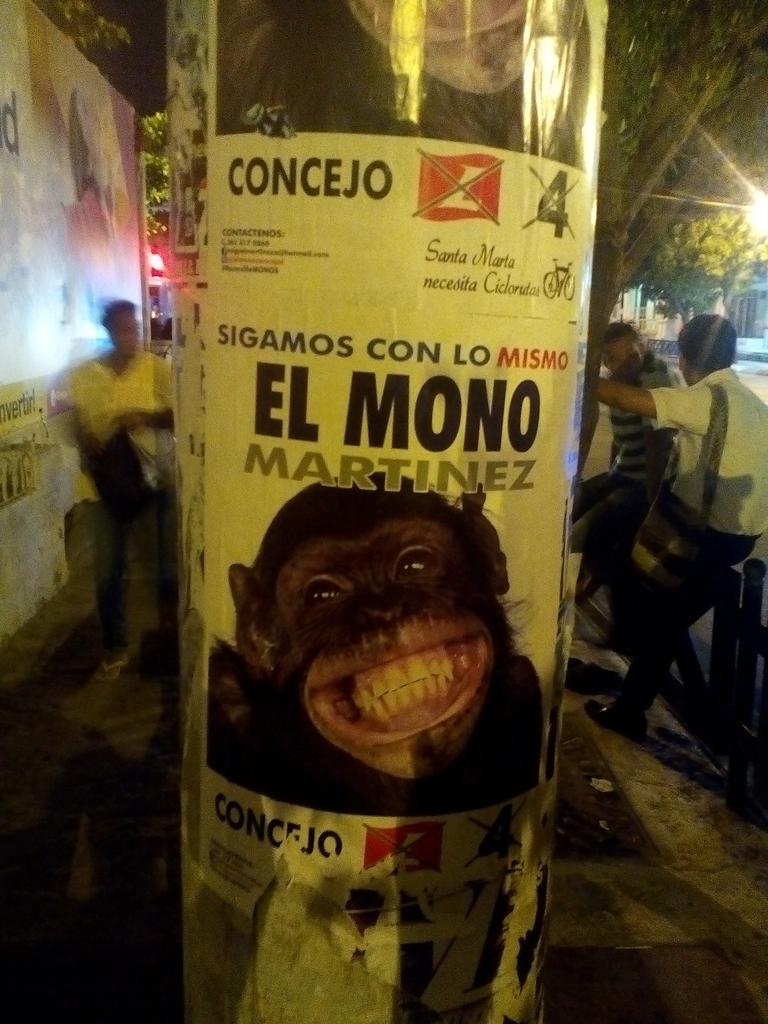 Creativojohan's tweet photo. ¿Alguien sabe si esto es una broma o una propuesta real muy risible, absurda y por demás ridícula? http://t.co/0S51r5G4Fm