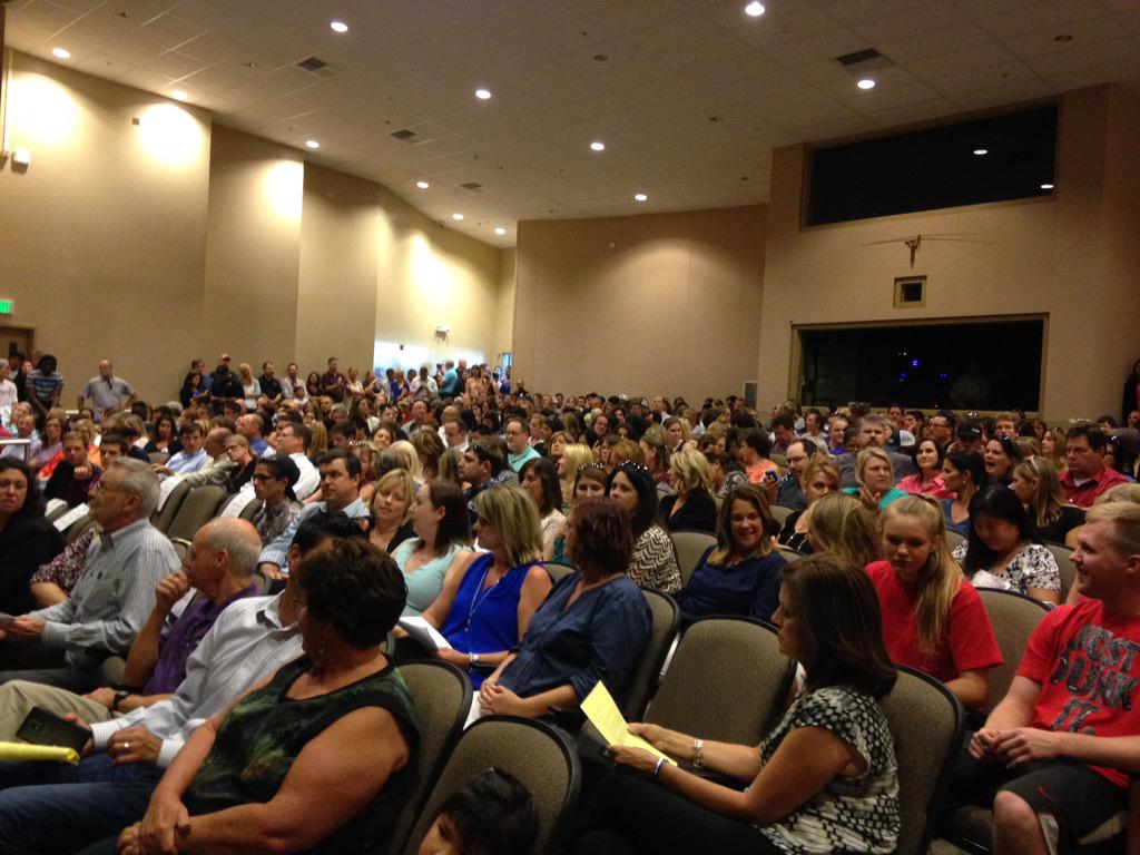 kirstencarr's tweet image. Standing room only tonight at the CSMH renewal public hearing. @mhusdk12 thanks for giving us this forum. #CSMH