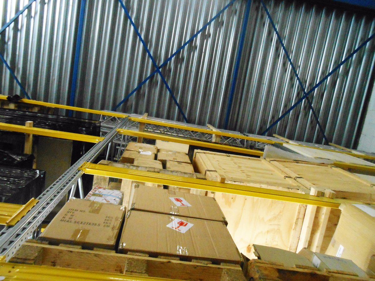 BeaufairExpo's tweet photo. Naast levering van de #beursstand, kunnen wij ook voor de #standbouw en de #opslag zorgen http://t.co/QwLHcgKe27