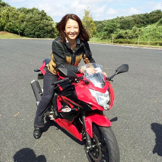 yu_kiimai's tweet photo. 雨の隙間、今日は250cc3台一気乗り！
スペック使い切る感じも快感！ボディ軽くて気持ちイイ！
試乗記は #AutoblogJP で、近日公開⭐️ http://t.co/nSLpVd6lGA