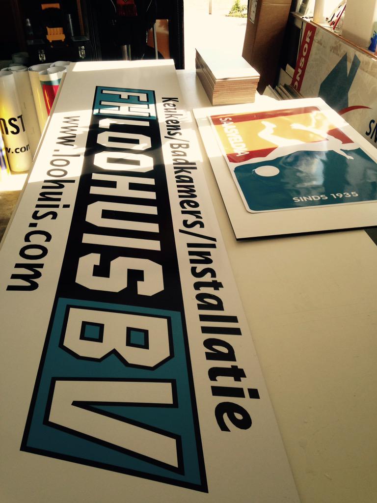 Het #kunstgrasveld is gereed, de borden hangen, maar er komen nog steeds borden bij, zoals <a href="/FHLoohuisBV/">FH Loohuis BV</a> #hoofdsponsor
