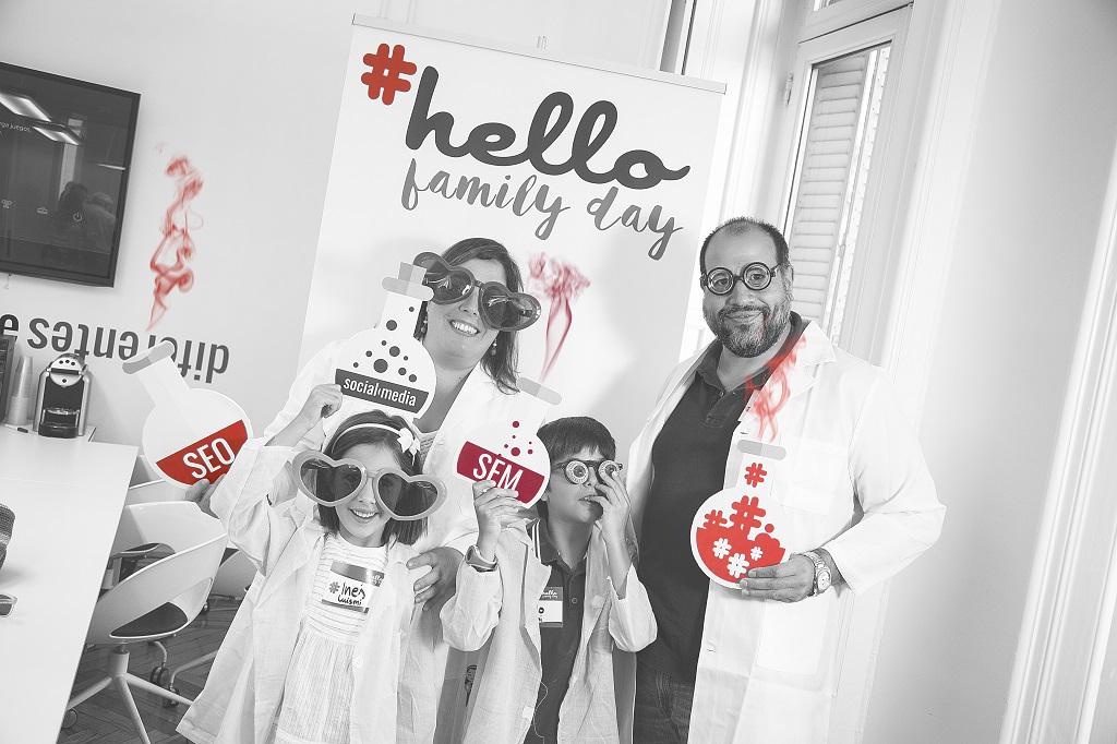 SomosHMG's tweet photo. Qué bien lo pasamos en el #HelloFamilyDay, un placer tener a la familia #hellower reunida en nuestra oficina :D http://t.co/CvqeDiXKCL