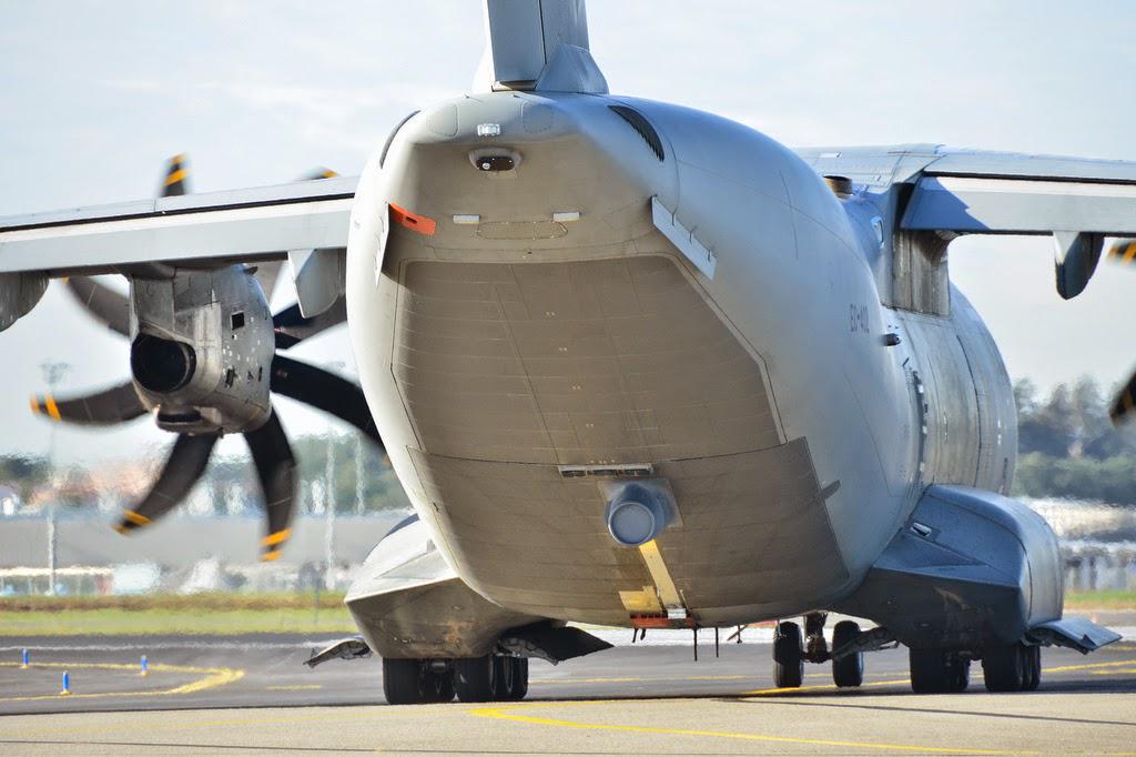 AIRBUS A400 M - Page 3 CN4vkWhWIAAviVX