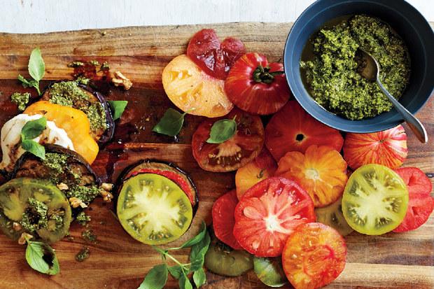 epicurious's tweet image. What's really the right way to store tomatoes? trib.al/0Azz51Z