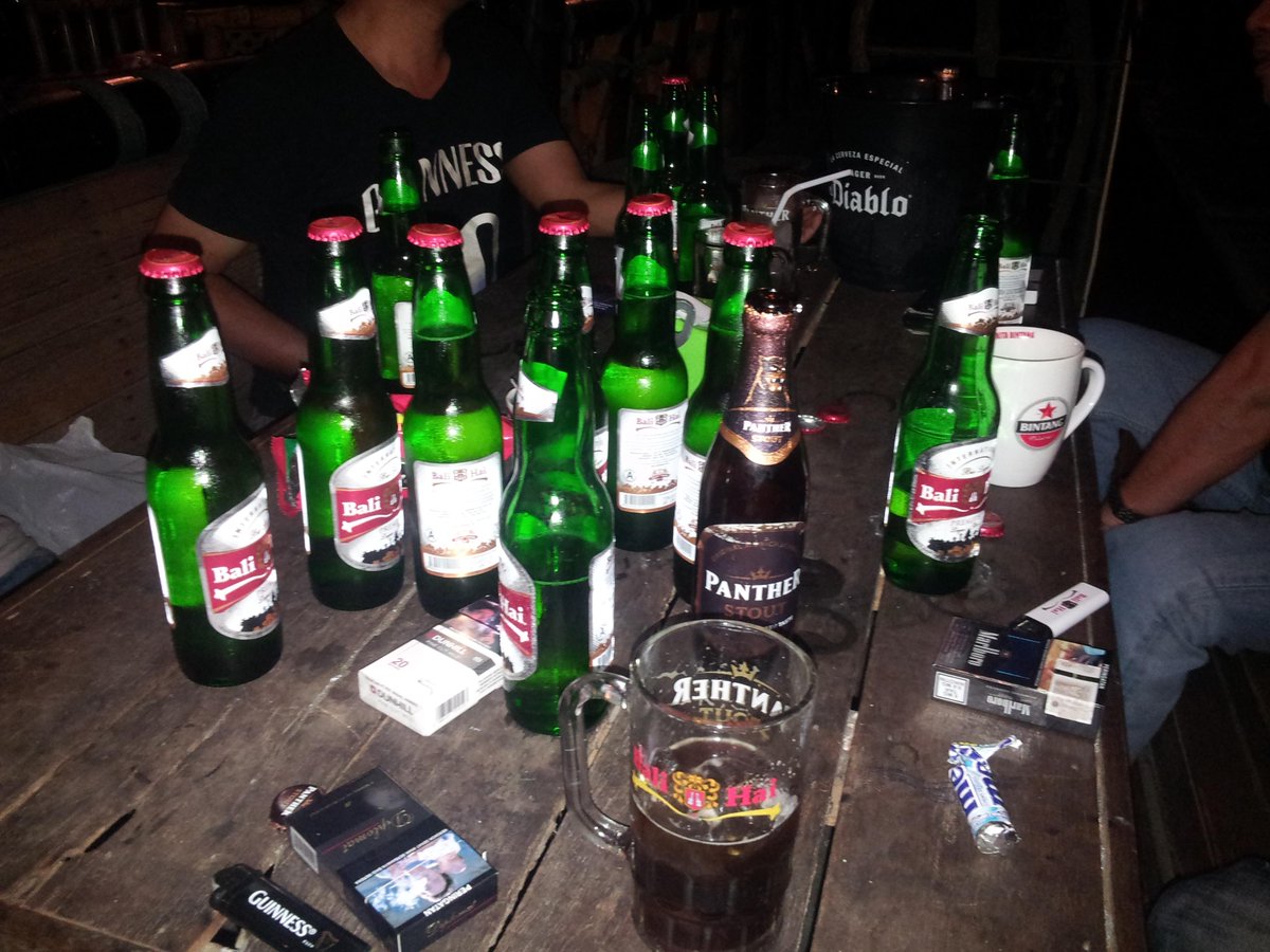 lets get the party started ^_^ 

ultah ? meeting ? gathering ?
just call us

RSVP :
0821 345 20 992 / 56C3CCF6