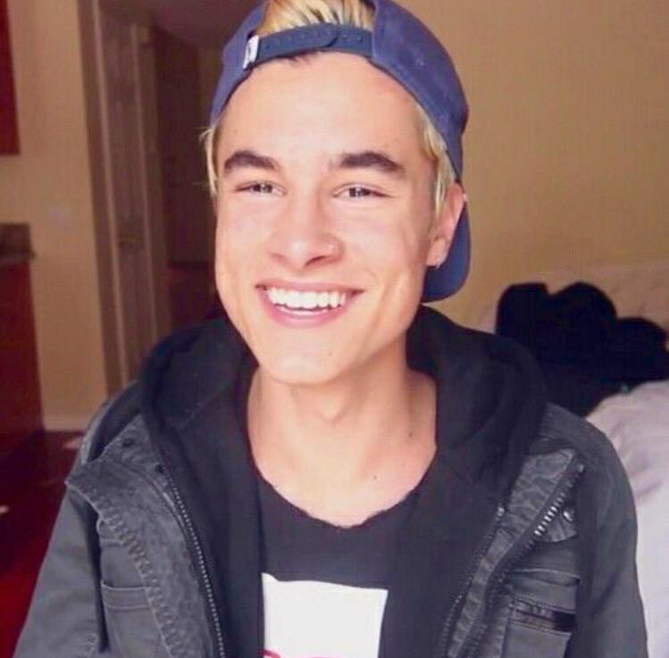 HAPPY BIRTHDAY KIAN LAWLEY!!! I love you so much   