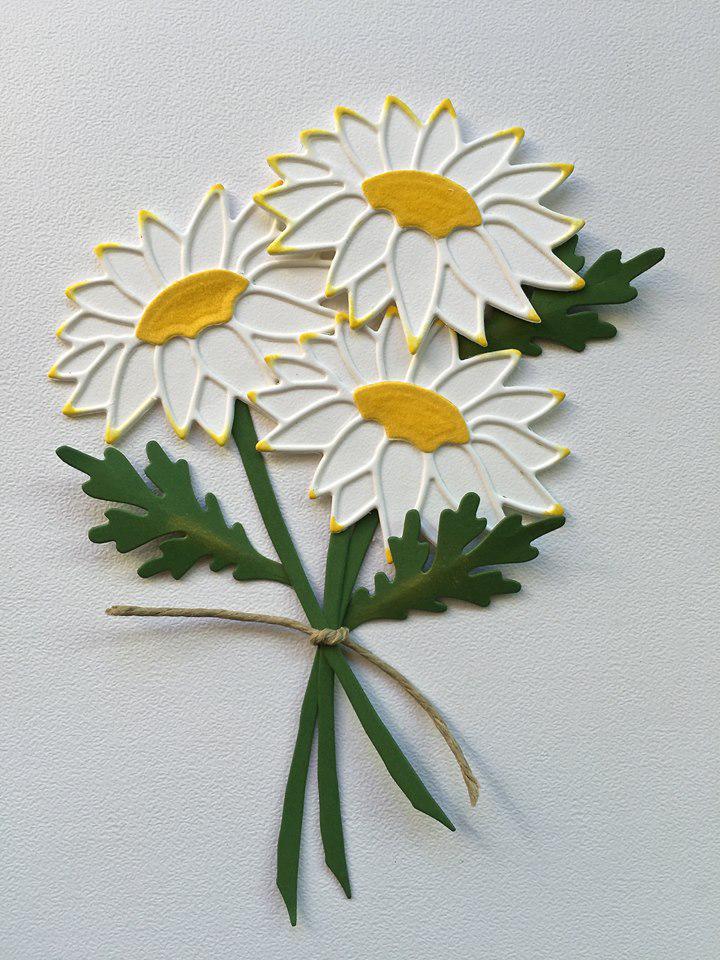 You can make this bunch of flowers too. It's easy, I promise! #Crafts #PaperCrafts facebook.com/Elizabethcraft…