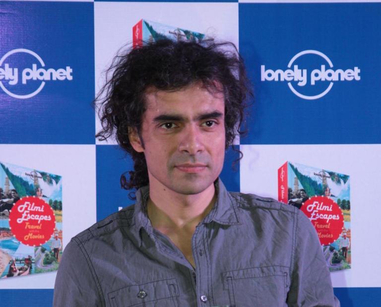 dailystarnews's tweet photo. Imtiaz Ali believes #Bollywood will react positively to critically acclaimed Bengali flick http://t.co/38IImwo8fs http://t.co/nCRwMswF4L