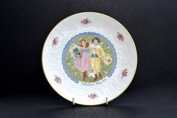 Valentines Day 1976 Royal Doulton Plate February by FillyGumbo -#etsy #vintage-  thehippiecorner.com/valentines-day…