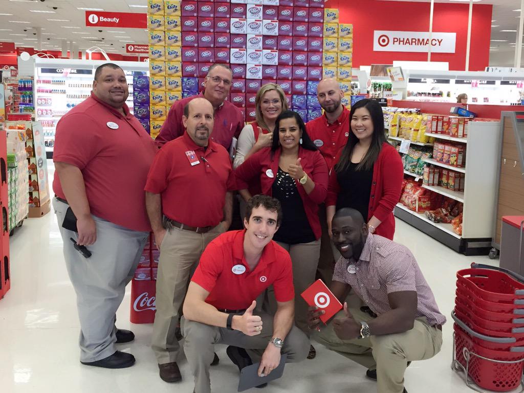 jacardona504's tweet image. Great visit with some amazing leaders! #R300Fillerup #DrivingSales #Drivingservice #T1369 🎯🎯🎯