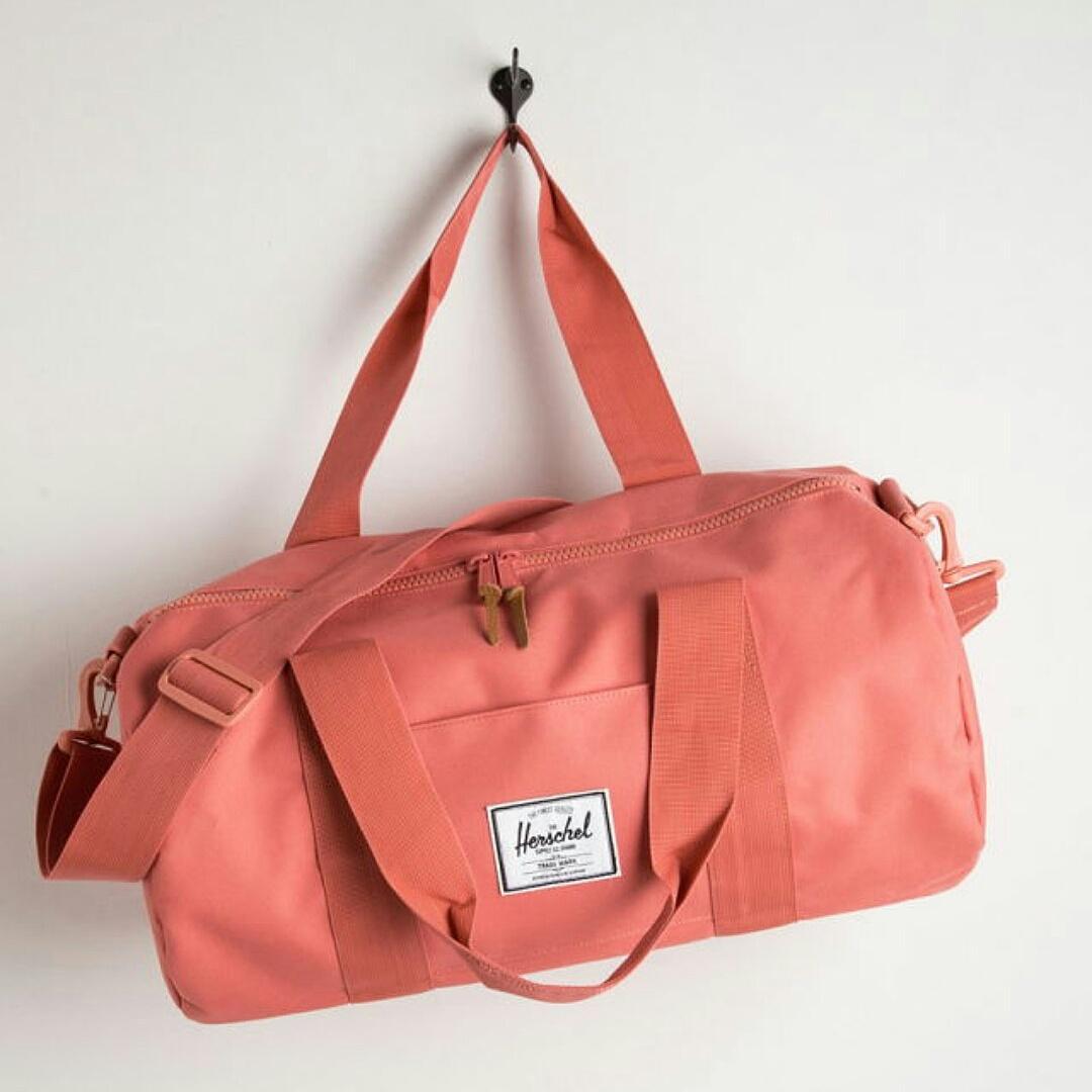 MotisAccess's tweet image. Sutton Mid makes for the perfect medium sized duffle -  not too big or not too small. See in store. @herschelsupply