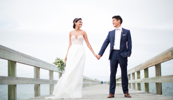 Waterfront ceremony? Customized dress? We say yes every time! stylemepretty.com/new-york-weddi… <a href="/BetsiEwing/">B E T S I  E W I N G</a>
