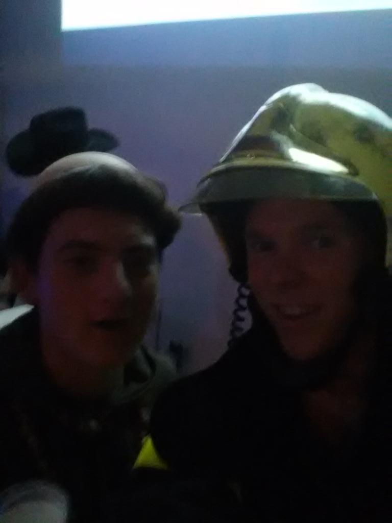 peppep93's tweet photo. Verzoekjes kan je natuurlijk ook plaatsen via #kampTMH http://t.co/DYjHuou7W6