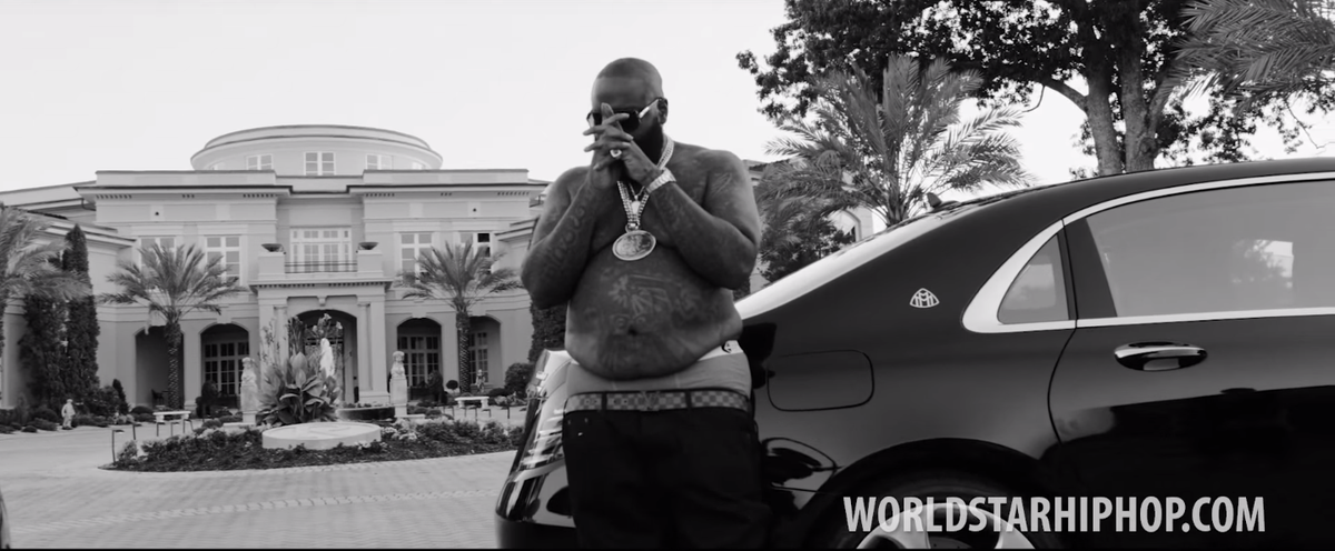 radio_zone26's tweet photo. @rickyrozay β Money and Powder
http://t.co/WMMhbCgzE8
#RZ26 #MoneyAndPowder http://t.co/tIudMOqzzR