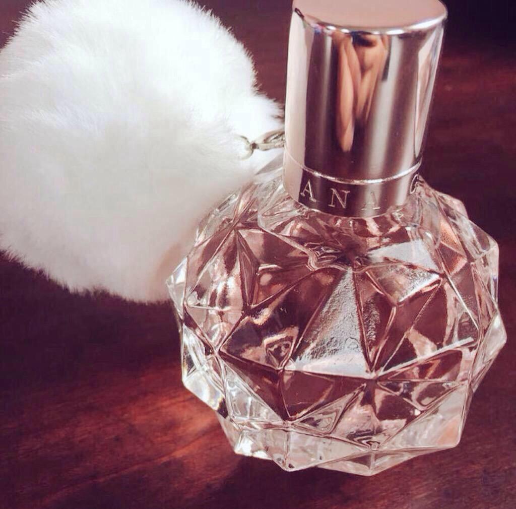 ArianaGrUSA's tweet image. For the UK loves, #Ari will be available in Boots on September 16