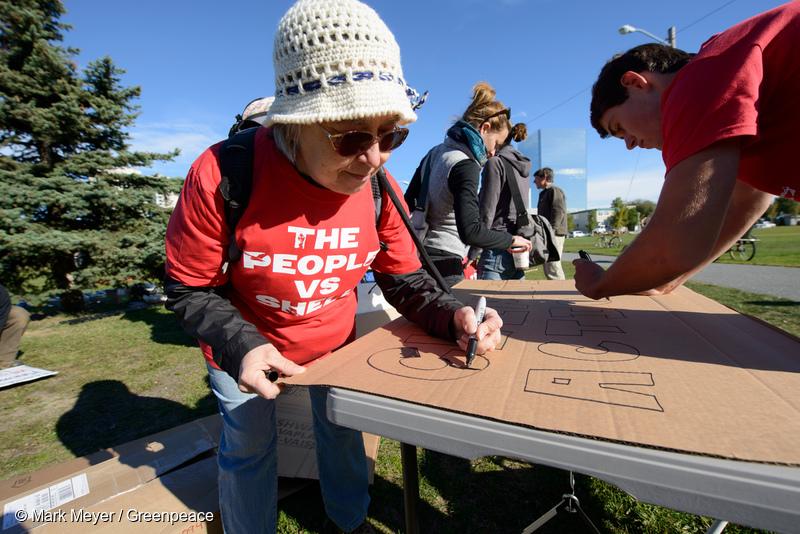 greenpeaceusa's tweet image. PHOTOS: Activists protest Arctic drilling as @POTUS arrives in Alaska #ShellNo #PeopleVsShell