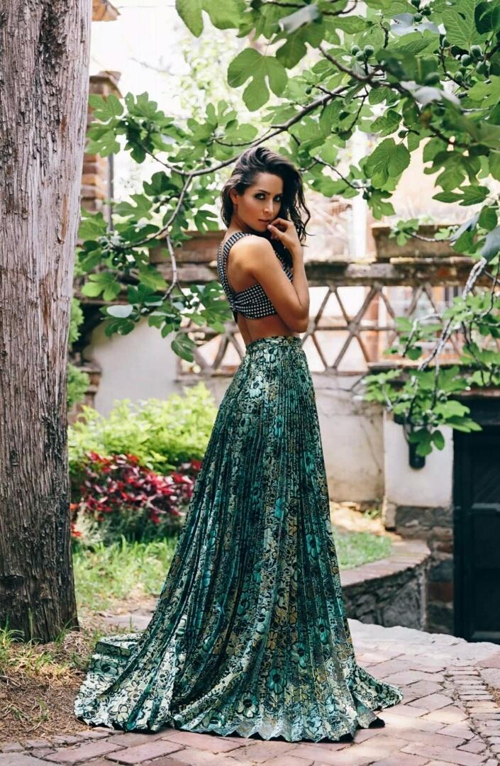 La hermosa <a href="/CVillaloboss/">Carmen Villalobos</a> luciendo un top de <a href="/VERODIAZmx/">VERO DIAZ</a>. ¡No te lo puedes perder! Más en: saintless.mx/cover/carmen-v…