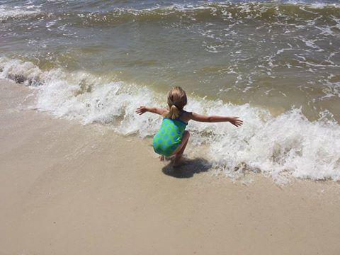 VisitALBeaches's tweet image. Let the waves hit your feet and the sand be your seat! RT if you&apos;re ready to be in #GulfShores and #OrangeBeach.