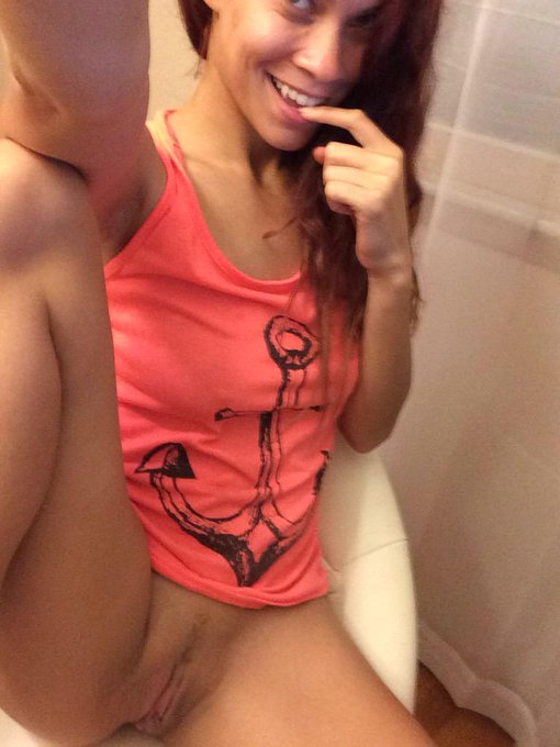 On cam with no pants! 😝 http://t.co/k47SqLwryx #landingstrip http://t.co/ito3bkOokJ<a href="/tag/landingstrip"class="tags"><span>#landingstrip</span></a>