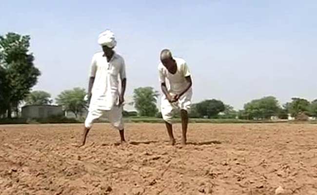 ndtv's tweet photo. Monsoon rains seen falling short of previous forecast http://t.co/4gruTunaj6 http://t.co/0vg1qY93II