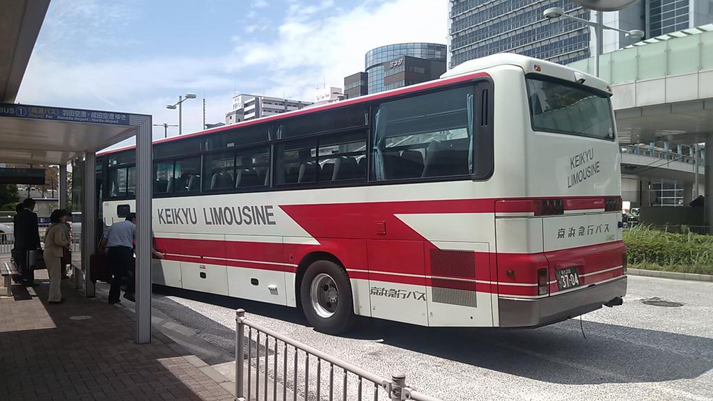 おけら No Twitter 新横浜駅1番のりば11発の羽田空港行きは 京浜急行バスj4422で運行 乗車4名 始発の新横浜プリンスホテルからの2名と合わせて 6名で出発 Http T Co J96j8q2sdr