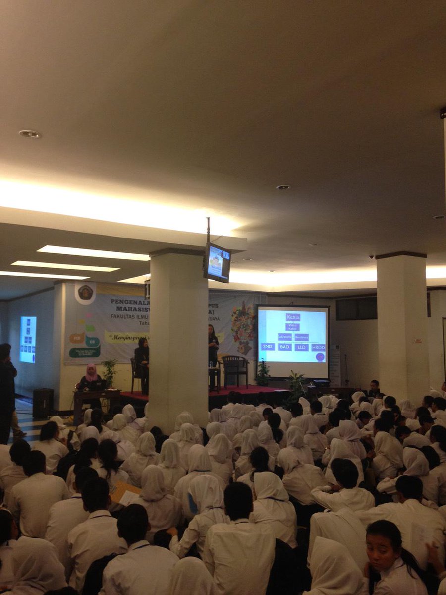 Hi guys ! Sekarang di Hall FIB sedang dilangsungkan pengenalan LKM di FIB-UB lhoo :)) #PK2MABA15