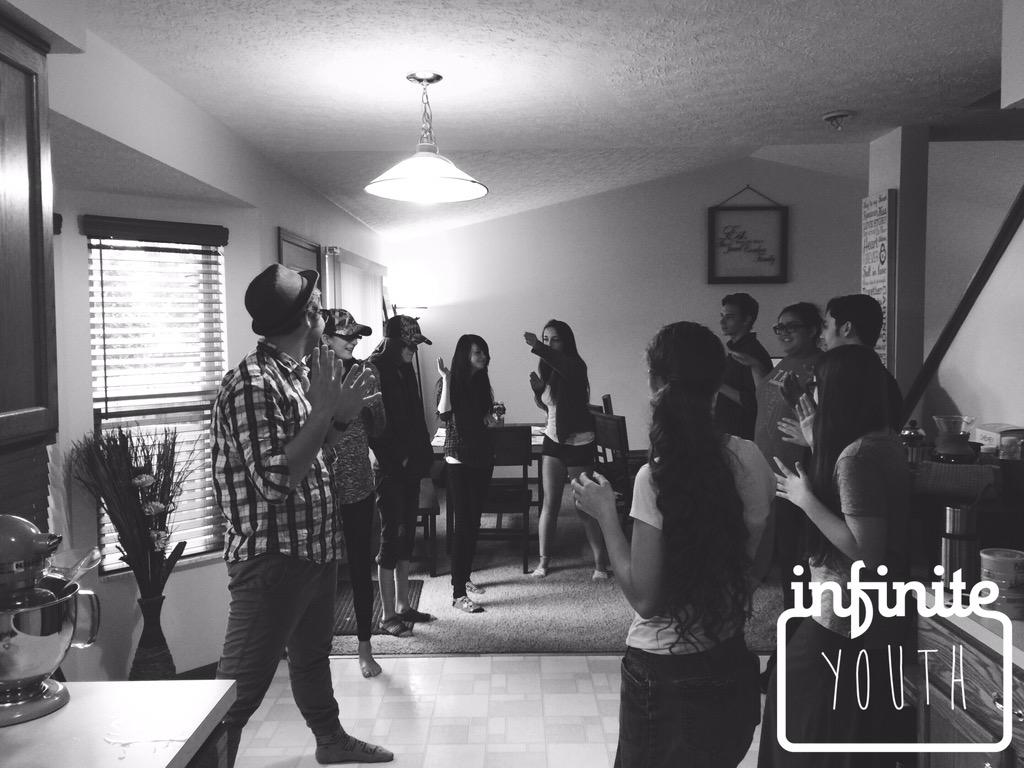 InfiniteFamous's tweet photo. Doing life together! #iLifeNOW #DevoNight #Gahanna http://t.co/VQVbLBJ6Pq