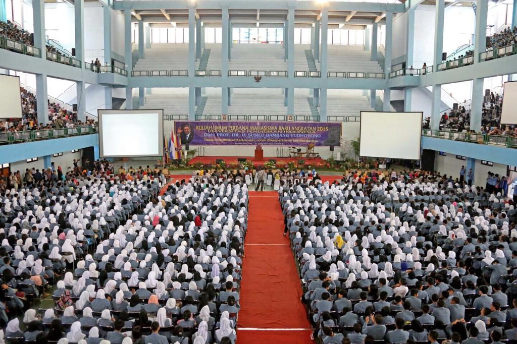 SBYudhoyono's tweet image. Rabu(2/9) SBY beri Kuliah Umum "Membangun &amp;amp; Memelihara Kedamaian di Era Perubahan" didepan 7000 mahasiswa UPI Bandung