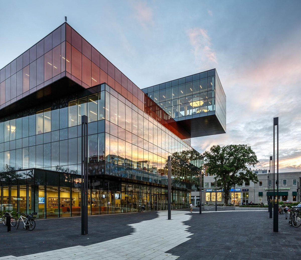 2spacephoto's tweet image. It was such a blast shooting @SHLarchitects’s @hfxpublib a couple of weeks ago. Nice light didn’t hurt either :)
