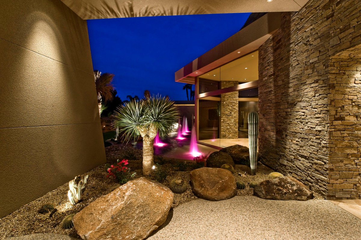 FluxLEDlighting's tweet image. Gorgeous #garden #lighting #display! SHOP our outdoor range of energy saving lights: fluxledtrade.com/index.php?rout… #LED