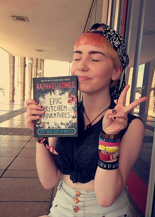 _peachaesthetic's tweet photo. hey @raphablueberry look what i finally bought!! #RaphasCookBook http://t.co/zVwDdyk4lN