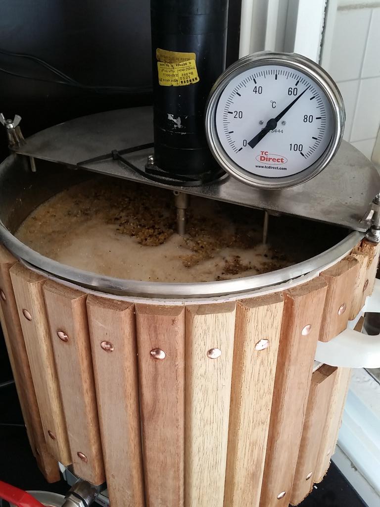 Bockbier brouwen in het zonnetje!!!!! <a href="/scheleos/">descheleos</a>