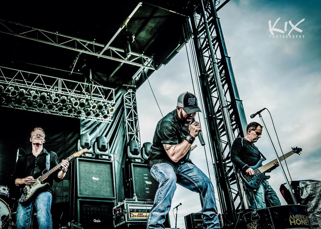 CHawkeyMusic's tweet photo. TONIGHT: #FreedomRidge Atwater, MN • Proceeds benefit ALS of MN • CHM Hits the Stage at 9PM • 
http://t.co/9nepY9R5wA http://t.co/jMsTEBNTKV