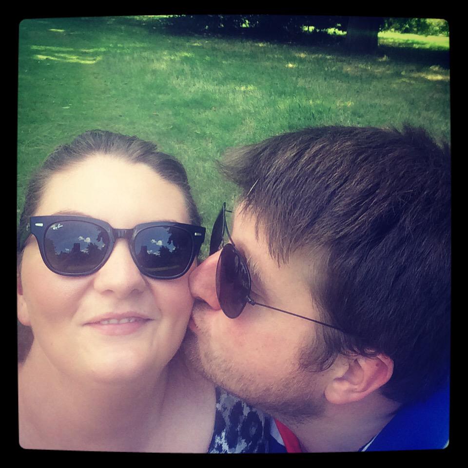 #KissMe in #KewGardens #KDate #Alphabetdating @ben_scanlan