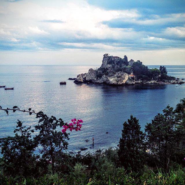 lucazanini's tweet image. #SicilyCoast2Coast #SC2C #isolabella #island #sea #holiday #summer #vacation #ontheroad #t… ift.tt/1MJJzlM