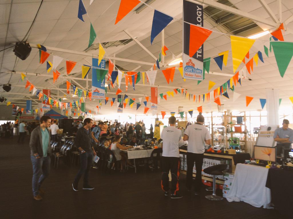 SHIFT_2014WDC's tweet photo. #MakerFaireCT is happening get down to the lookout @VandAWaterfront @MakerFaireCT http://t.co/bVdaRwissL