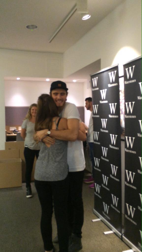 pointlessxsugg's tweet image. Alfie hugs are the best💕💕💕