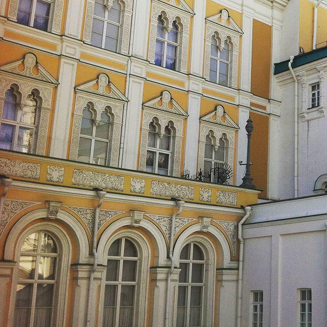 Whynotyellow's tweet photo. #details #moscou #russia #yellow #russianarchitecture #whynotyellow http://t.co/wguZtFASZS