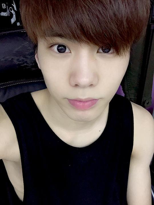 offclASTRO's tweet photo. 안녕하세요 아스트로 라키 입니다~~히히히^^
ㅎ-ㅎ 항상 새로운 모습 보여드리는 
무한 매력 라키가 되겠습니다 http://t.co/hFFfFIxBS8