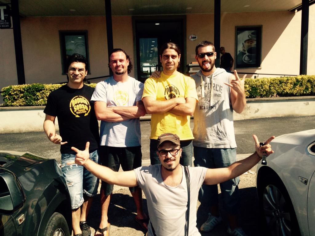 MasioAlex's tweet photo. Stasera @DoppioSensoLive a San Giovanni Valdarno (arezzo)! #vascorossi #rock #live http://t.co/xJSQsj20Zu