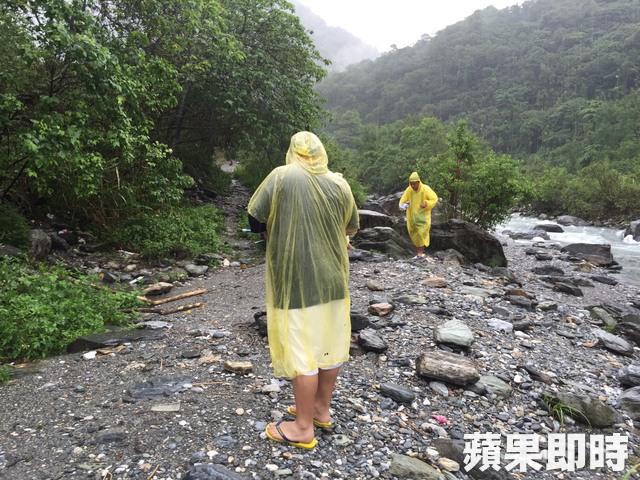 颱風天請勿爬山觀浪玩水叫外送hashtag