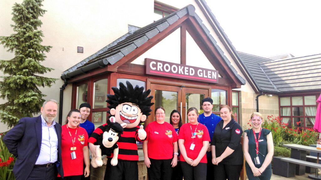 stewartpoll01's tweet photo. @SpencerGraydon @WeAreSUGM @alastairhope @Val_Celtic Denis with the Team at Crooked Glen. He visits the best places http://t.co/aZx6gPqQ1s