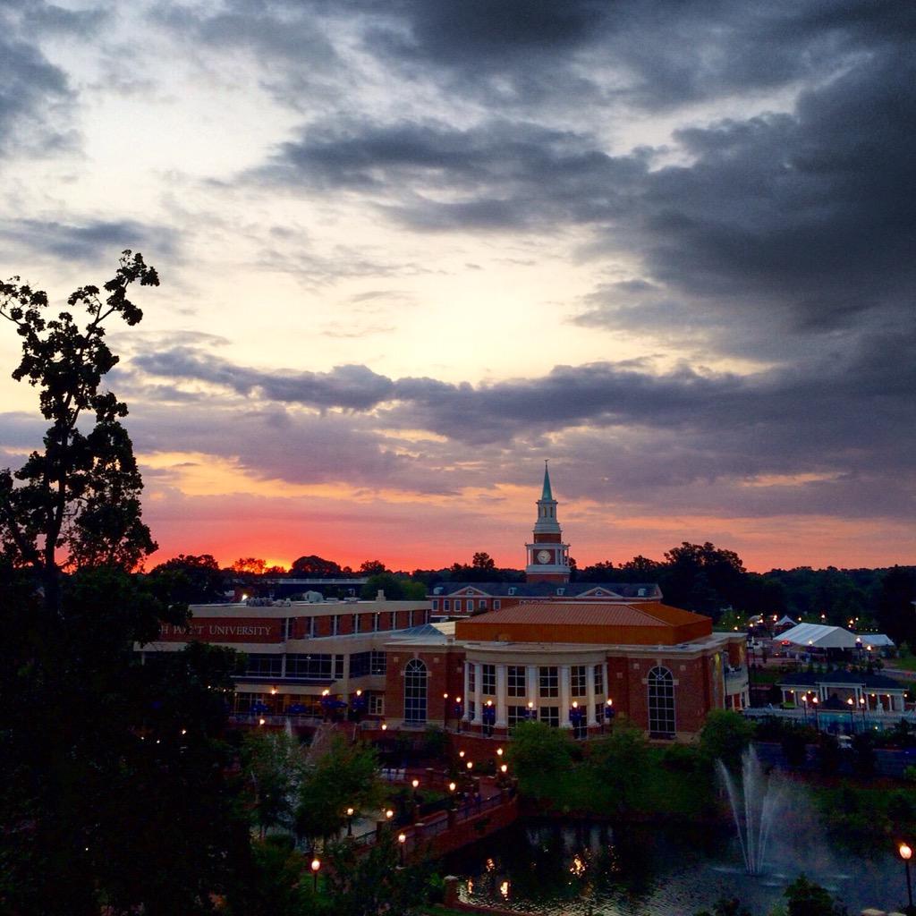 HighPointU's tweet image. A beautiful southern sunrise to start #HPUMoveIn!