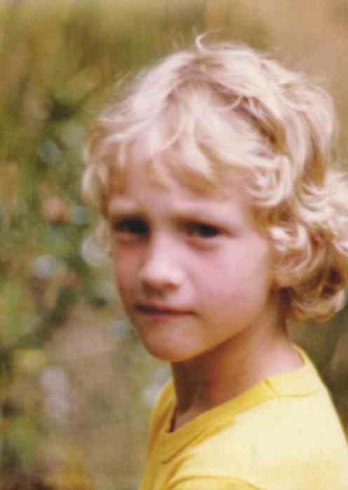 Today in 1967 was born a genius. An incredible person and one of the best voices 
HAPPY BIRTHDAY LAYNE STALEY!     
