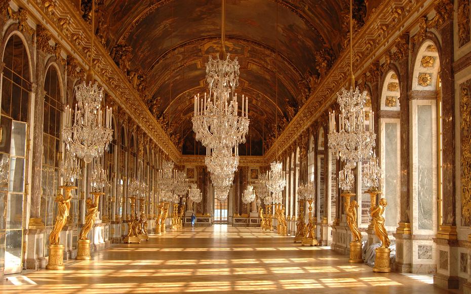 TravelLeisure's tweet photo. Yes, you can spend the night at France's Palace of Versailles: http://t.co/TYVRPzXERG http://t.co/6025SZR0Qj