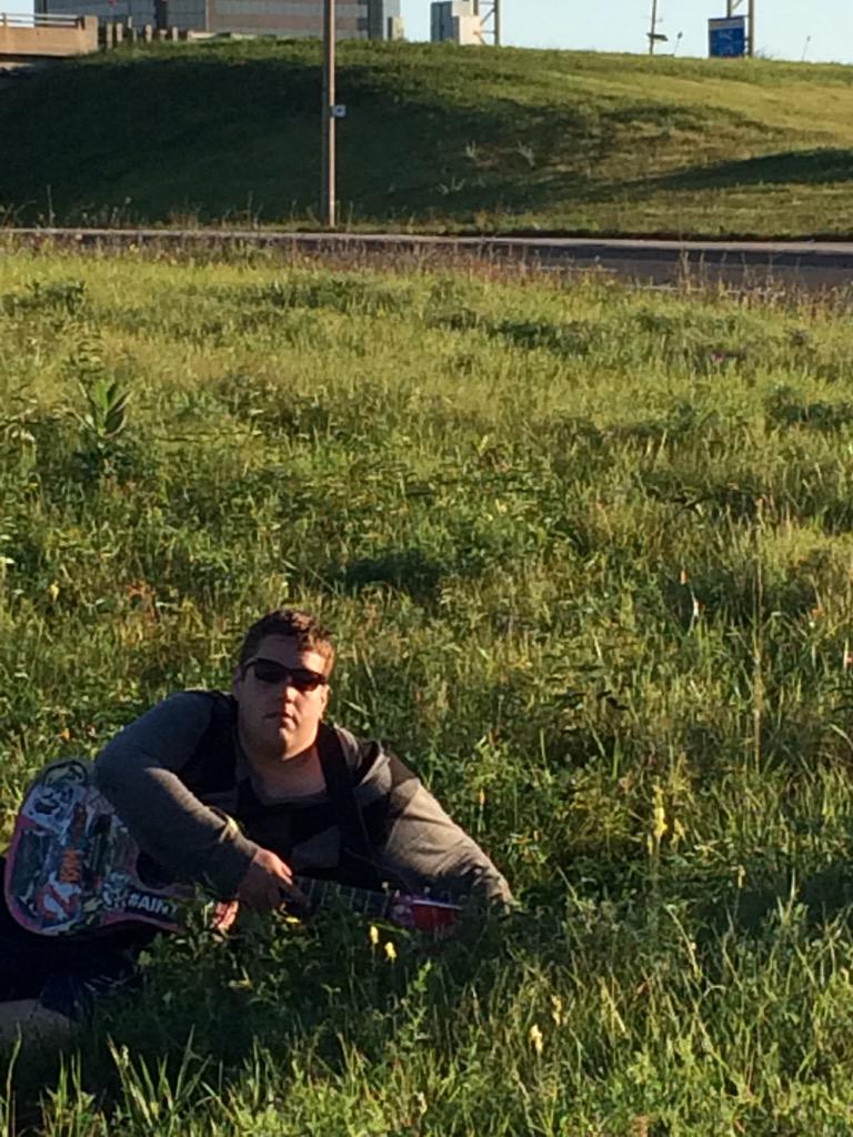 AA_Diss's tweet photo. Found this guy out cold at 401 and Markham Rd. @odognine2 #hadatime http://t.co/svOVHy2mbT