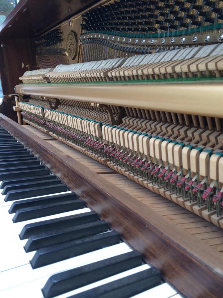 entlimmusic's tweet photo. the piano is ready to present you some cool music today at Zeil #frankfurt #summer #entlimontour http://t.co/hqaUPXZmRV