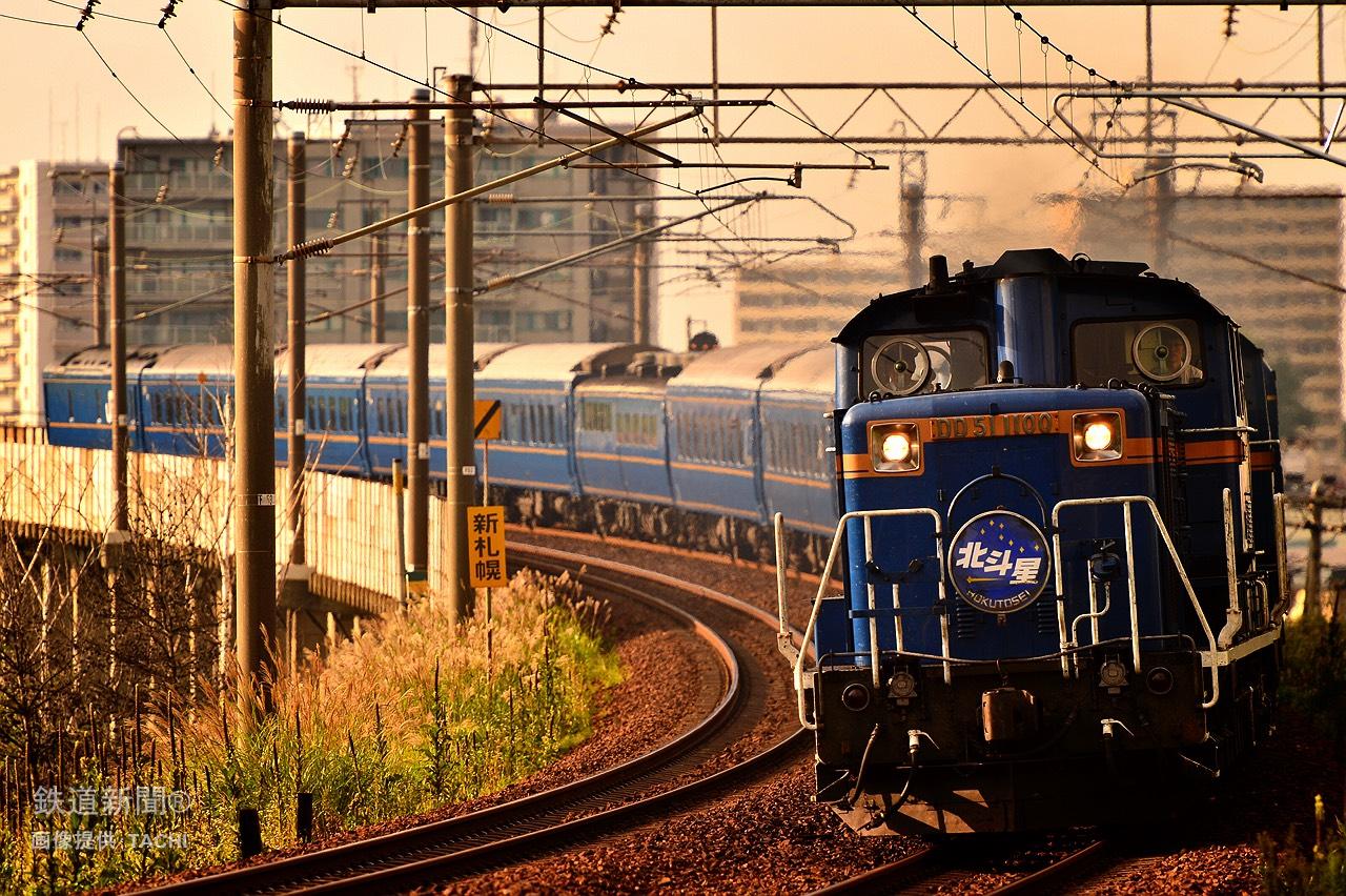 鉄道新聞®︎ в X: „本日（8/22）夕日を浴びながら走る、”一番