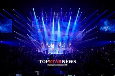 topstarnews's tweet photo. [종합] 에이핑크(Apink), ‘재미+감동’이 이루는 완벽한 하모니… ‘팬바보의 핑크빛 사랑’ http://t.co/elxGLoo4pi

#에이핑크 #PINKISLAND #Apink

공연 시작 … http://t.co/k0KJf8lE5u